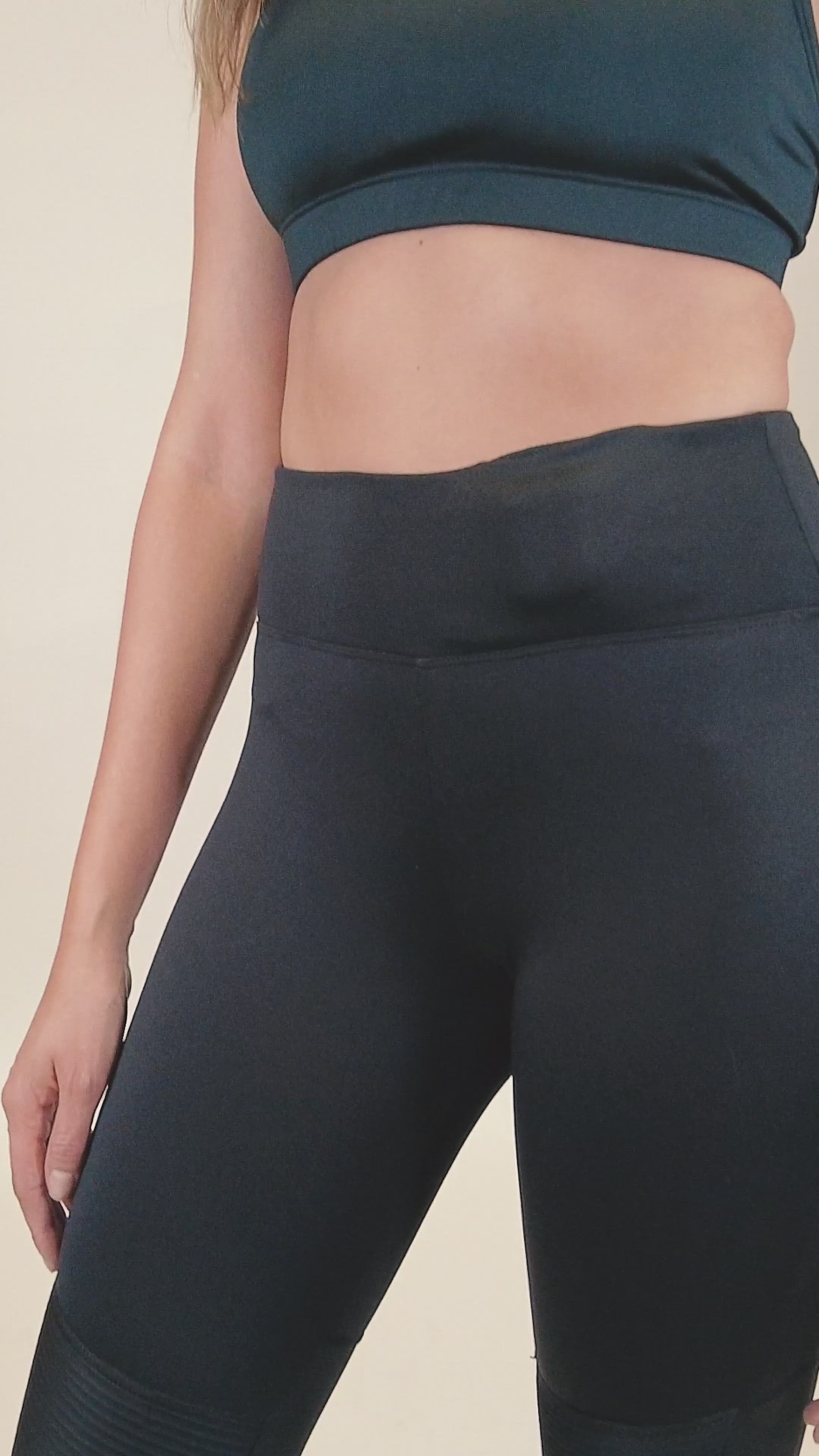 Active HEATR® Pant w/ Pleated Knee